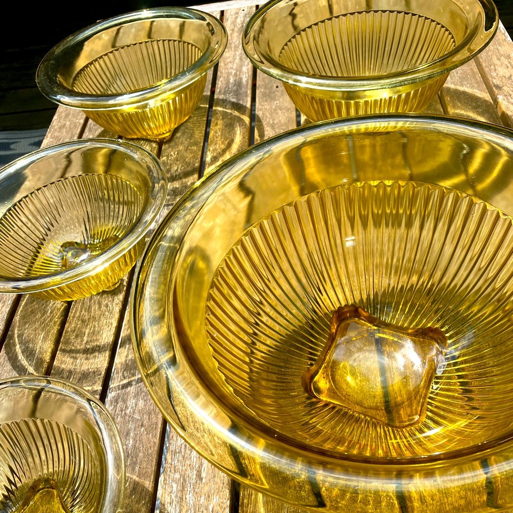 Federal Glass “Golden Glow” Nesting Bowls -set of 5
